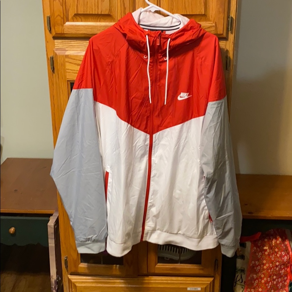 Nike men’s wind breaker
